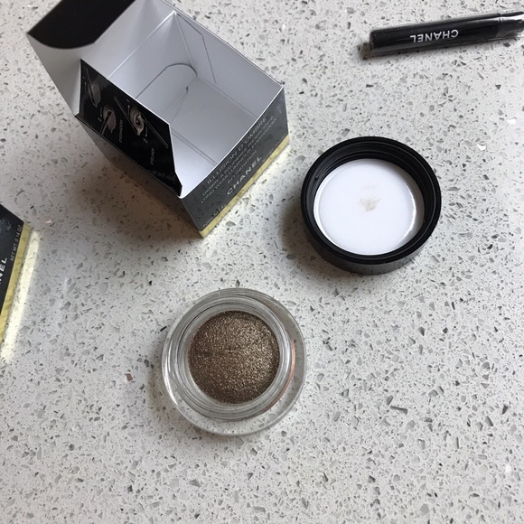 CHANEL Other - Chanel illusion d’ombre long wear eyeshadow CHANEL Other - Chanel illusion d’ombre long wear eyeshadow